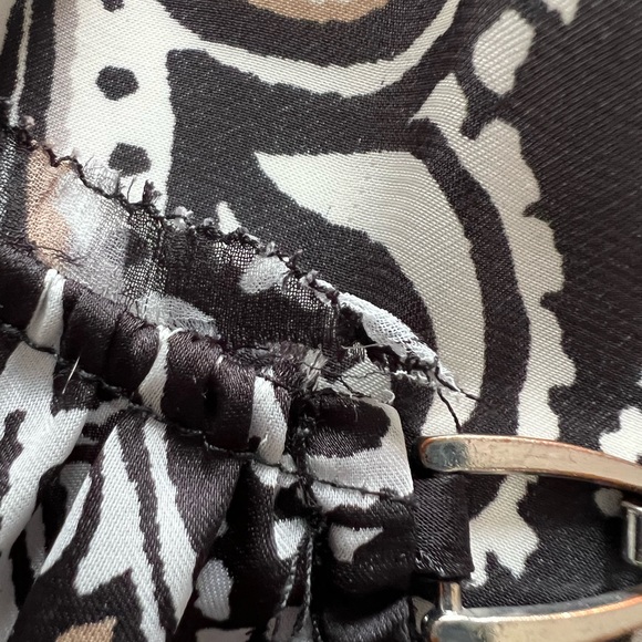 WHBM - Pullover Silky Blouse With Chain Paisley Print.  Has 3/4 Split Sleeves - Picture 2 of 10